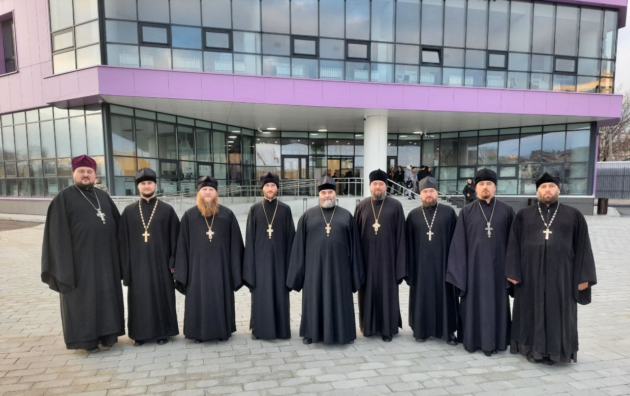 Вы сейчас просматриваете Луганск. Встреча руководителя епархиального Молодежного отдела со священнослужителями епархии