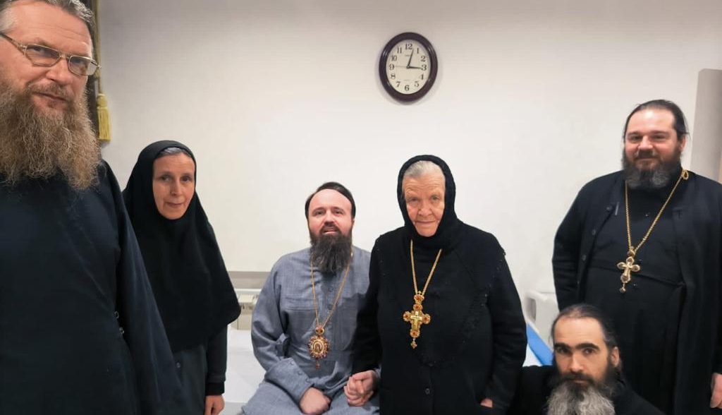 Луганск. Игумения Антония посетила архиепископа Павла
