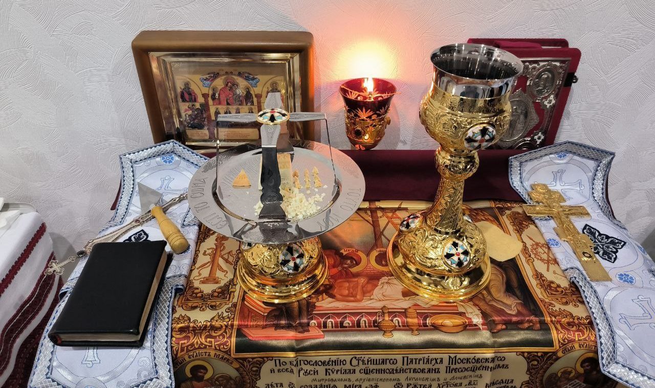 Луганск. Архиепископ Павел причастился Святых Христовых Таин
