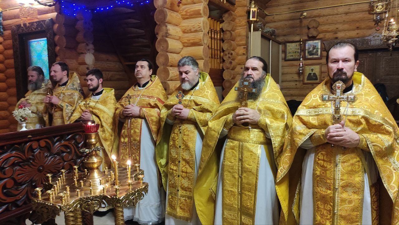 Луганск. Духовенство 2 благочиннического округа приняло участие в общей исповеди