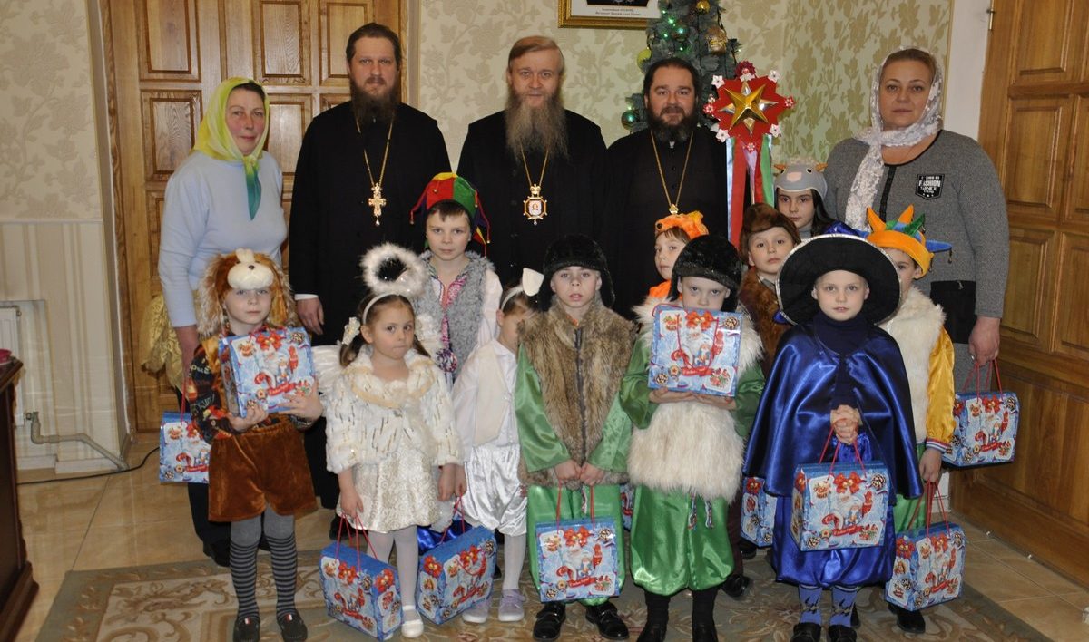 Подробнее о статье Луганск. Дети из Детского дома поздравили владыку с Рождеством Христовым