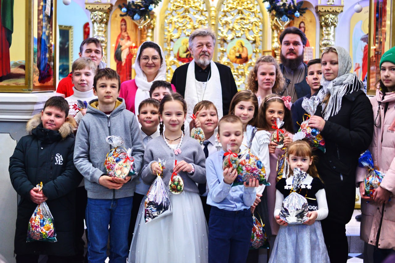 Луганск. В городских храмах прошли Рождественские утренники