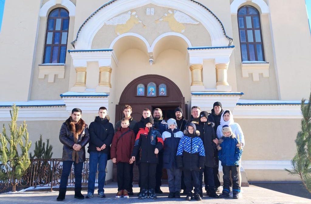 Луганск. Дети-спортсмены посетили кафедральный собор