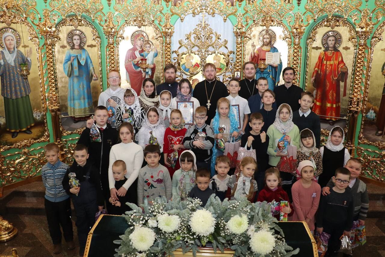 Вы сейчас просматриваете Луганск. В храме святой блаженной Ксении Петербургской города Луганска, прошел конкурс посвященный празднику Рождества Христова и Богоявления