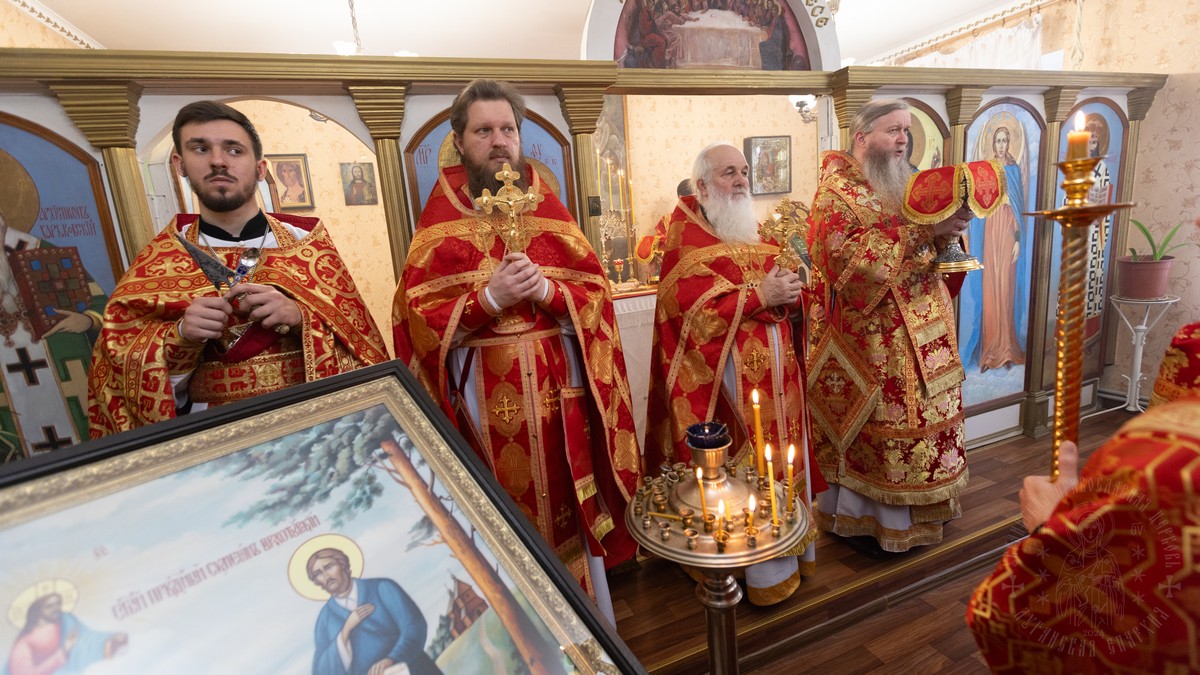 Подробнее о статье Луганск. Митрополит Пантелеимон совершил Литургию в день престольного праздника