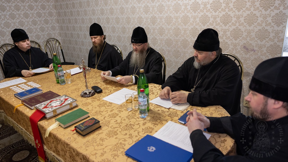Подробнее о статье Луганск. Ставленническая комиссия Луганской епархии экзаменовала кандидата в сан диакона