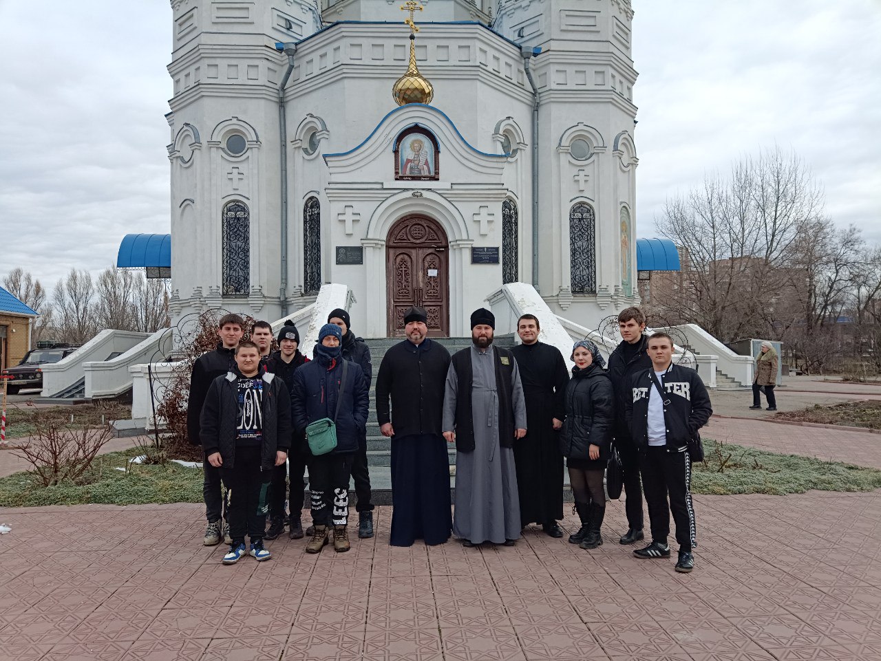 Луганск. Встреча духовенства со студентами первого курса Луганского технологического колледжа.