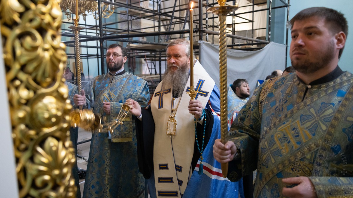 Луганск. Правящий архиерей совершил молебное пение с акафистом у Луганской иконы Божией Матери