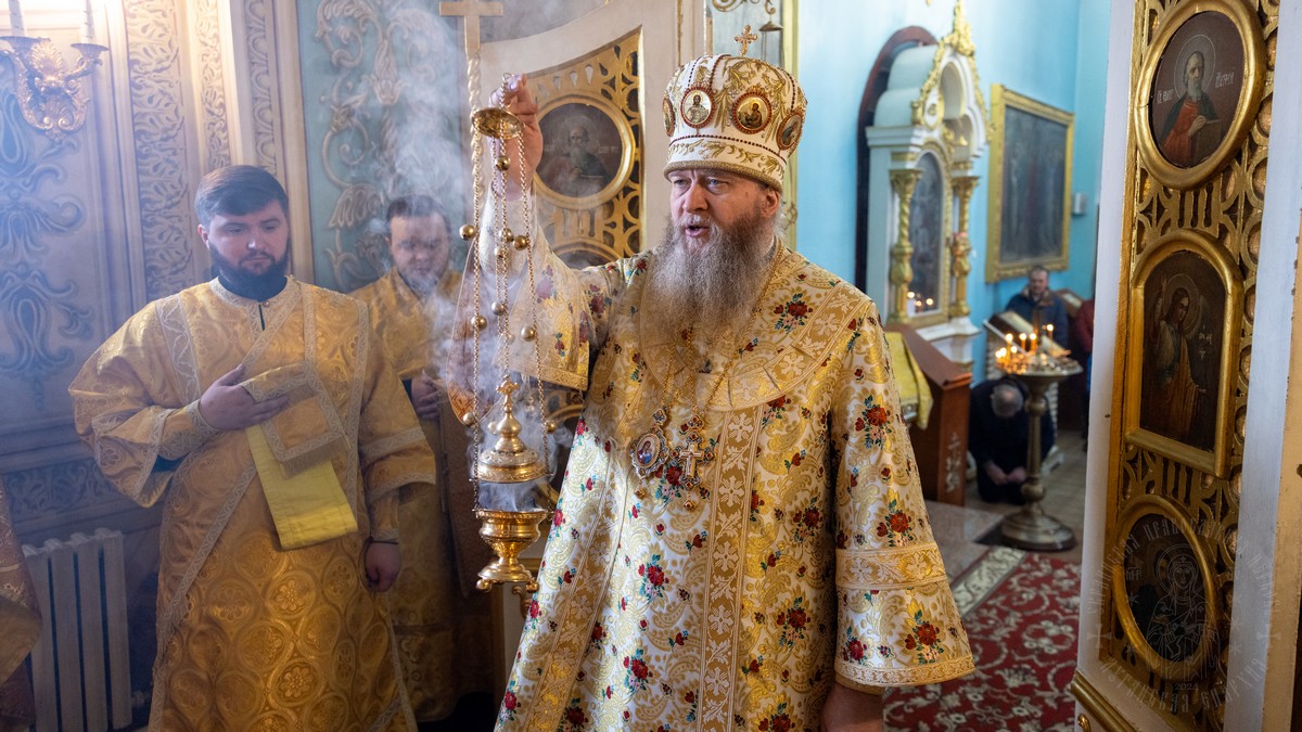 Луганск. Митрополит Пантелеимон совершил богослужение Недели о Страшном Суде