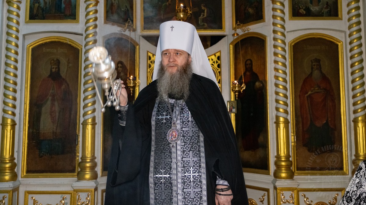 Подробнее о статье Луганск. Митрополит Пантелеимон совершил уставные Великопостные богослужения