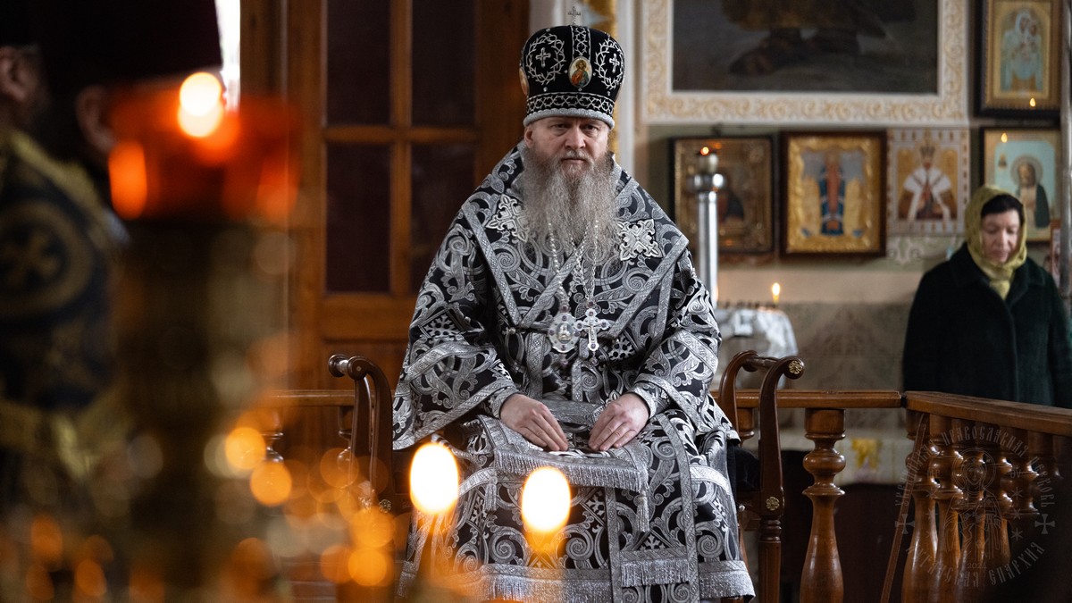Подробнее о статье Луганск. Митрополит Пантелеимон совершил Литургию Преждеосвященных Даров в центральном благочинии