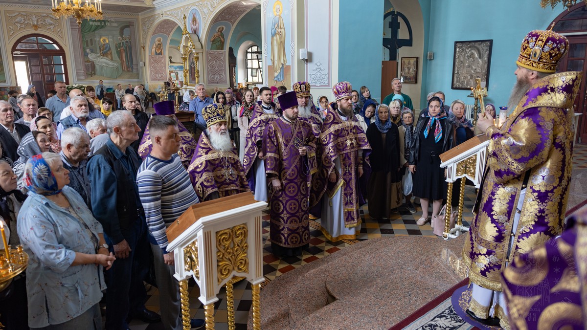 Подробнее о статье Луганск. Митрополит Пантелеимон совершил богослужение Великого Четверга