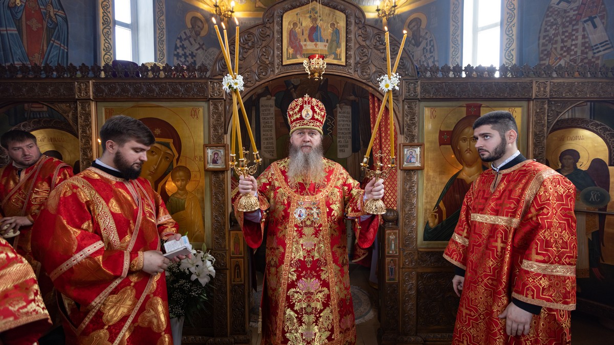 Вы сейчас просматриваете Луганск. Митрополит Пантелеимон возглавил празднование иконе Божией Матери Печерской