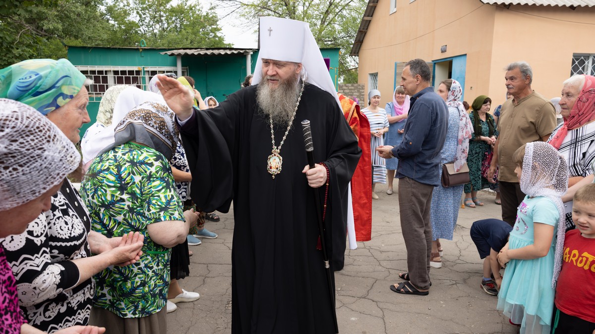 Подробнее о статье Луганск. Престольный праздник храма святых равноапостольных Константина и Елены