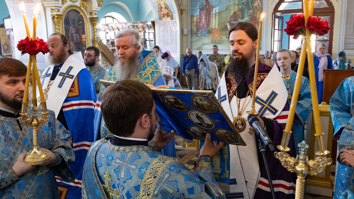 Вы сейчас просматриваете Луганск. Собор архипастырей и духовенства положил начало празднования 80-летнего юбилея епархии