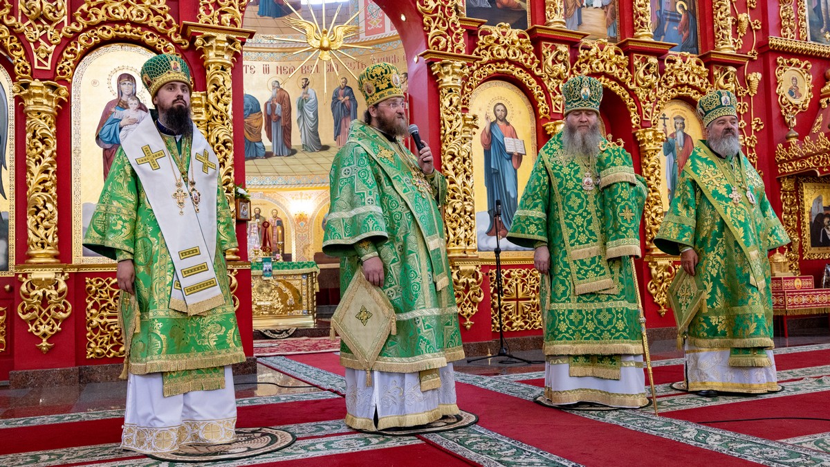 Подробнее о статье Луганск. Архипастыри, духовенство и верующий народ, приняли участие в торжествах по случаю 80-летия Луганской епархии