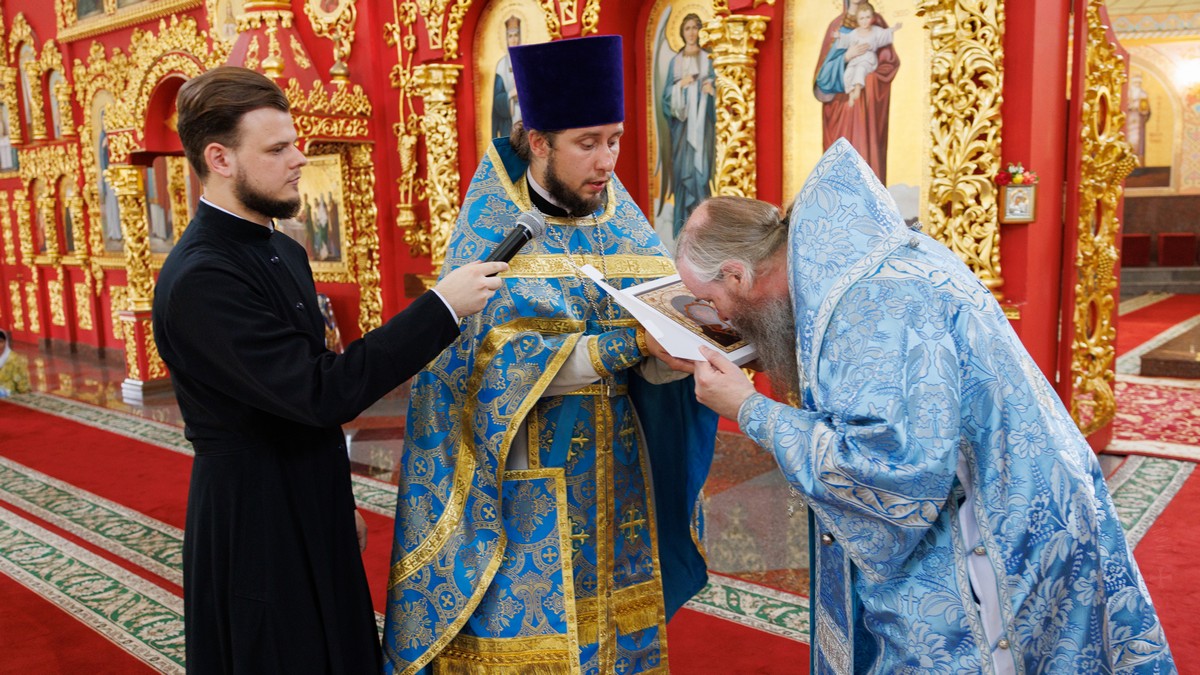 Луганск. В Свято-Владимирском кафедральном соборе почтили Казанский образ Пресвятой Богородицы