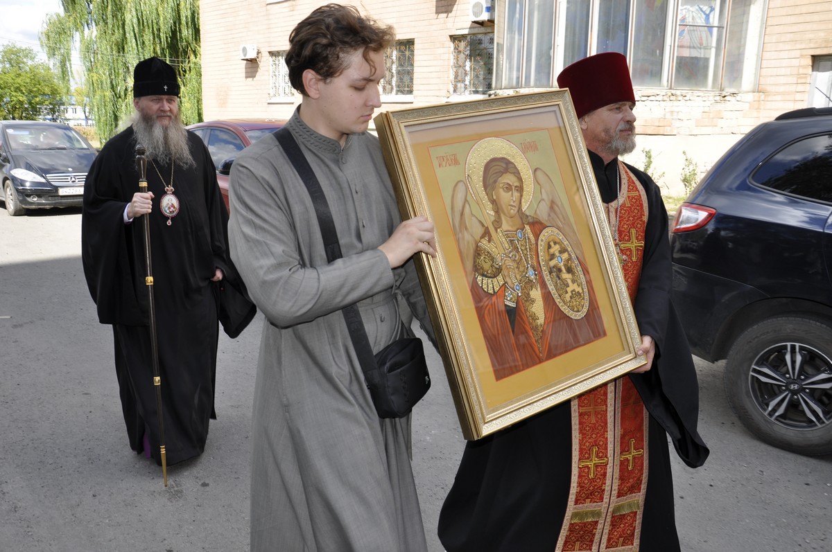 Вы сейчас просматриваете Луганск. Митрополит Пантелеимон посетил Луганскую Республиканскую клиническую больницу