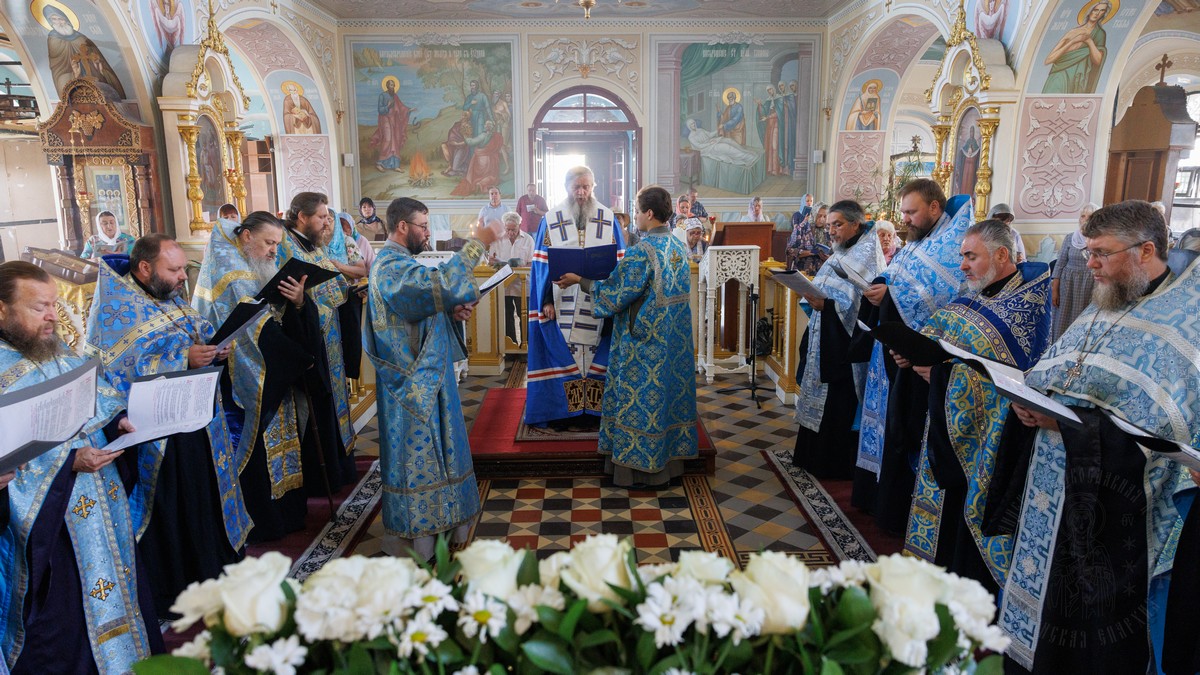 Подробнее о статье Луганск. Архипастырь совершил молебен с акафистом у Луганской иконы Божией Матери