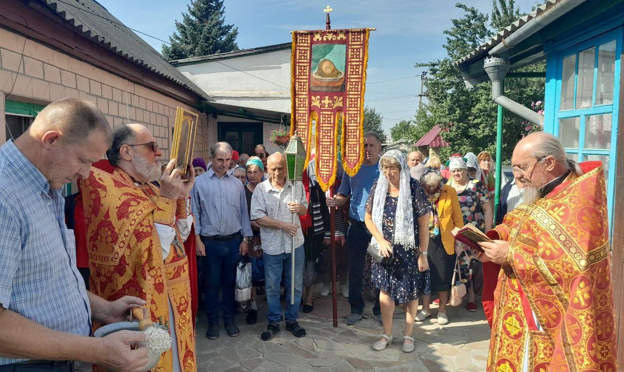 Вы сейчас просматриваете Луганск. Престольный день Свято-Усекновенского храма