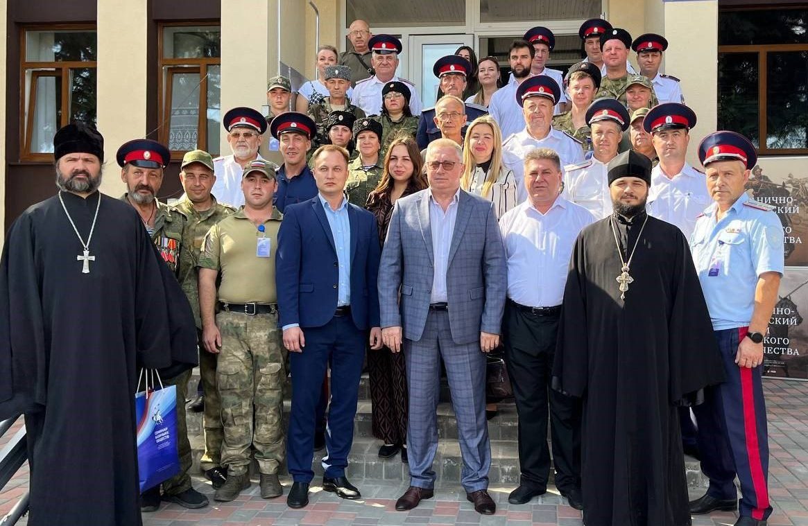 Станица Луганская. Семинар по вопросам участия казачьих обществ в конкурсах для получения грантов