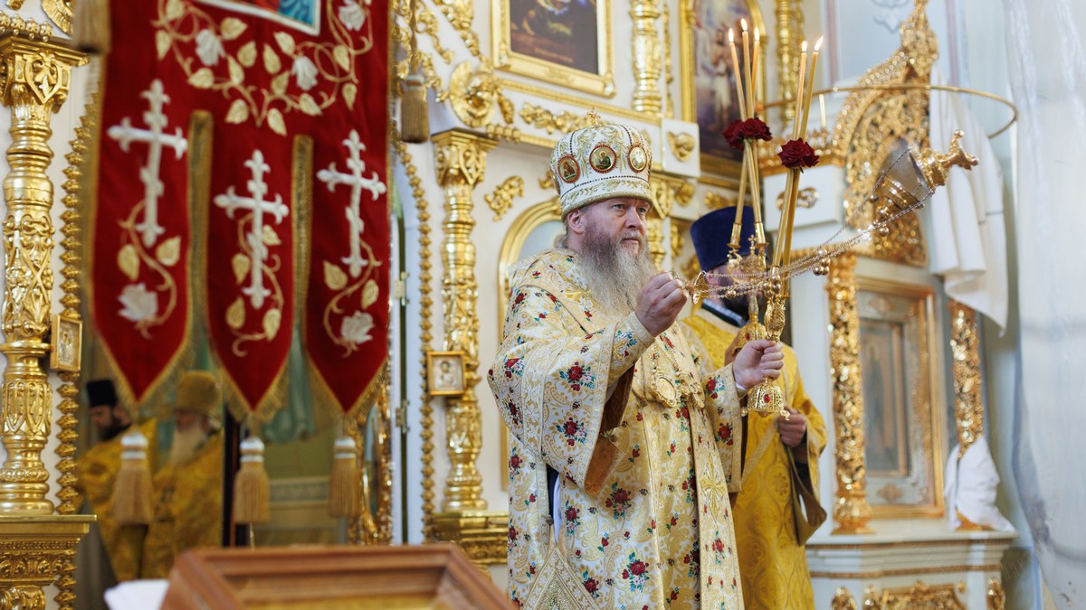 Луганск. Митрополит Пантелеимон совершил воскресное богослужение в кафедральном соборе