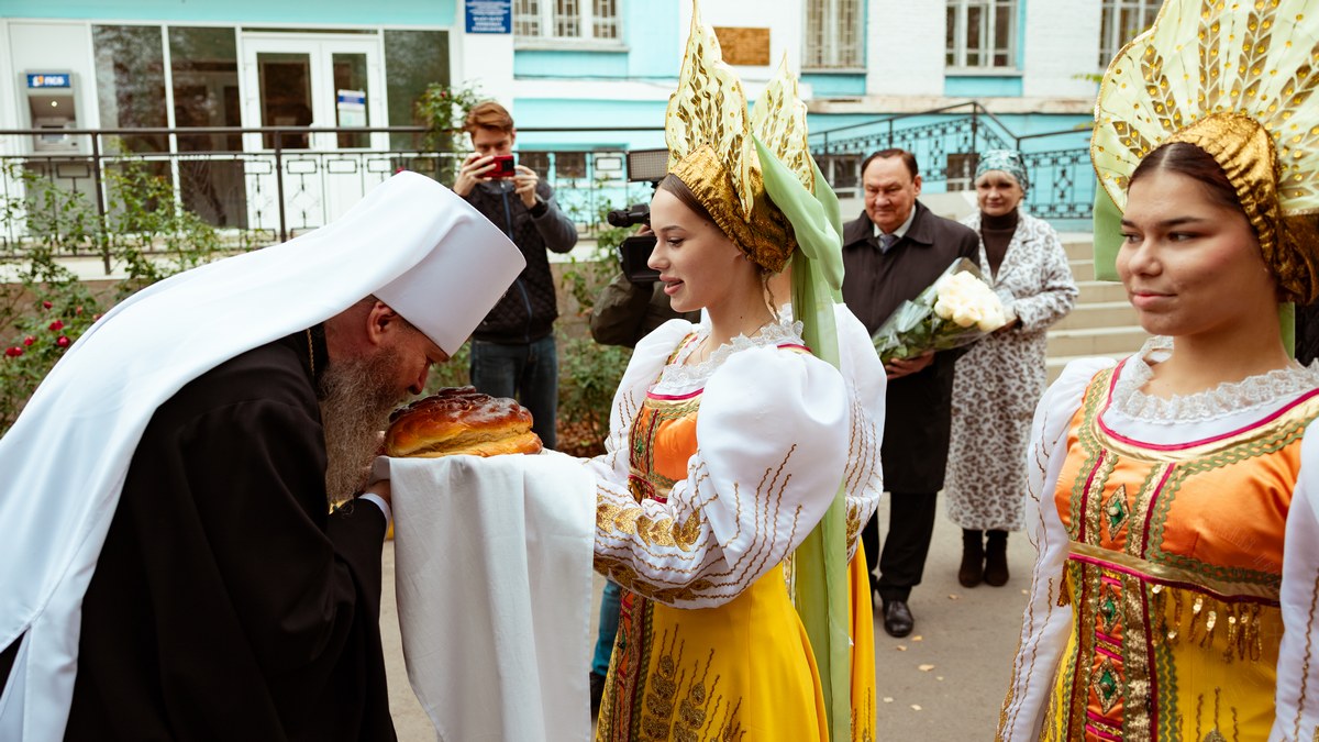 Вы сейчас просматриваете Луганск. Митрополит Пантелеимон возглавил престольный праздник храма иконы Божией Матери «Спорительница хлебов»