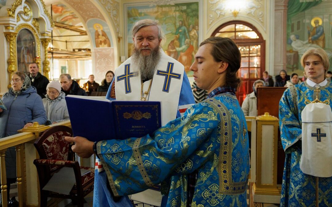 Луганск. Митрополит Пантелеимон совершил молебен с акафистом у Луганской иконы Божией Матери