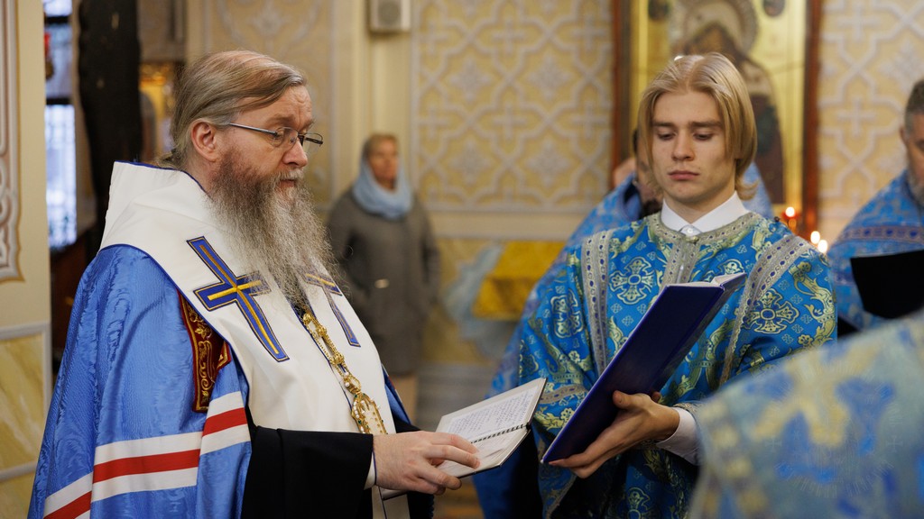 Луганск. Митрополит Пантелеимон совершил молебен с акафистом у Луганской иконы Божией Матери