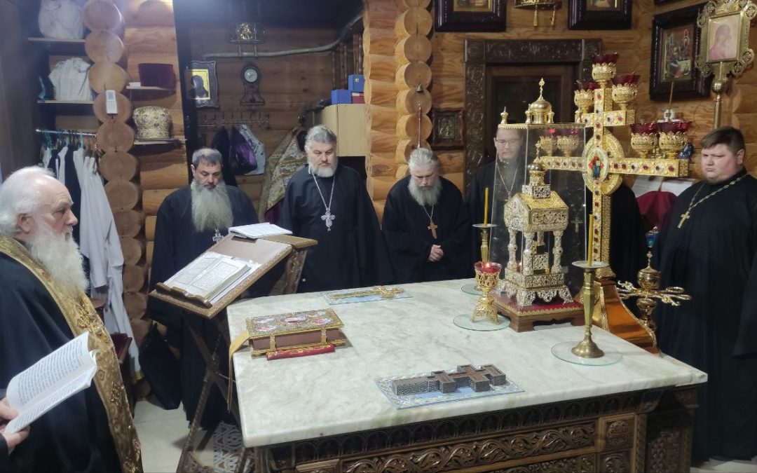 Духовенство второго Луганского округа приступило к исповеди