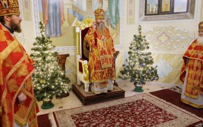 Луганск. В Новогоднюю ночь, митрополит Пантелеимон совершил Литургию в кафедральном соборе