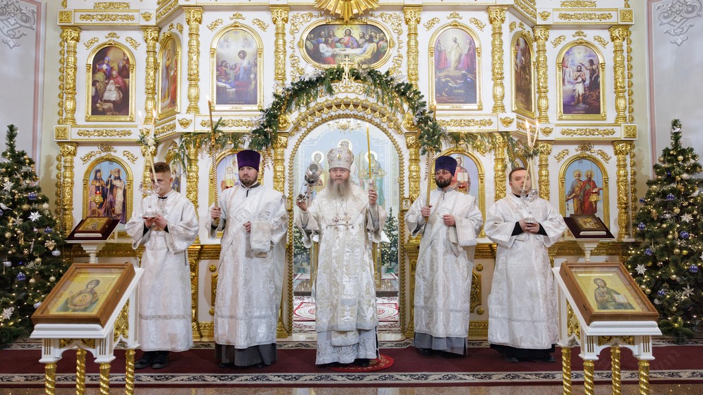 Луганск. Митрополит Пантелеимон совершил Утреню праздника Рождества Христова