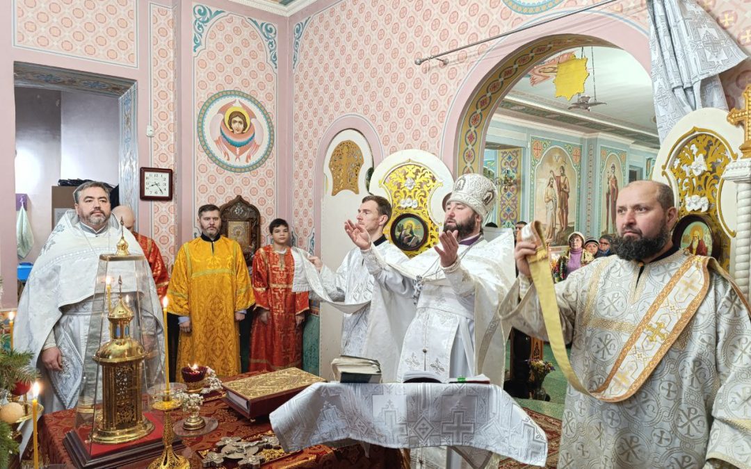7 января, в праздник Рождества Христова, в храме блгв. кн. Александра Невского, города Луганска совершили праздничную Божественную литургию