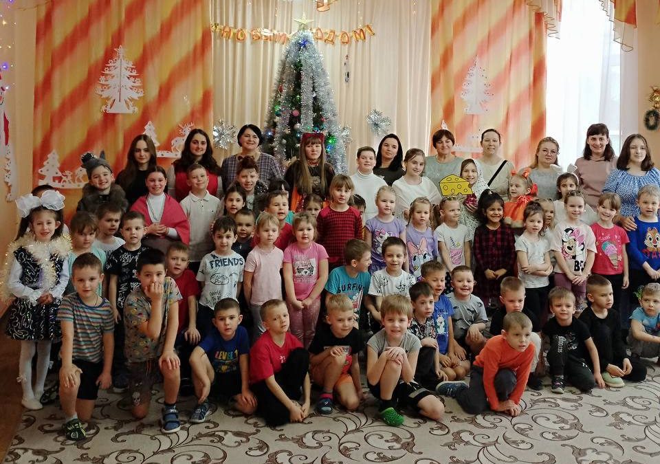 Детей детских садов номер 68 и 72, города Луганска поздравили с Рождеством Христовым