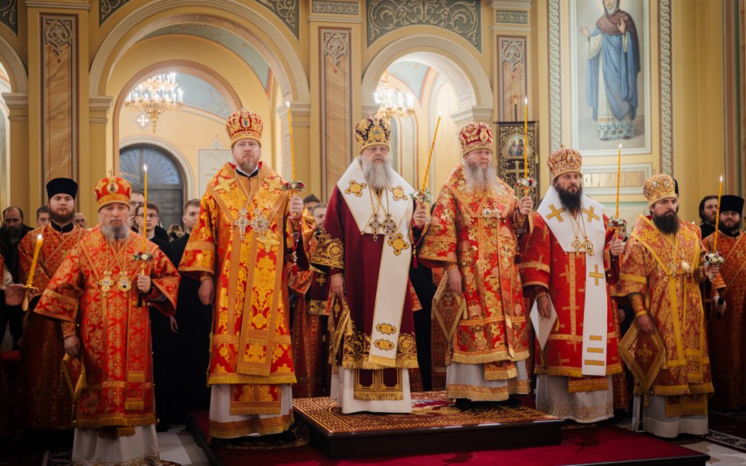 В канун Недели о мытаре и фарисее, митрополит Пантелеимон сослужил Главе Донской митрополии за всенощным бдением в Ростовском кафедральном соборе