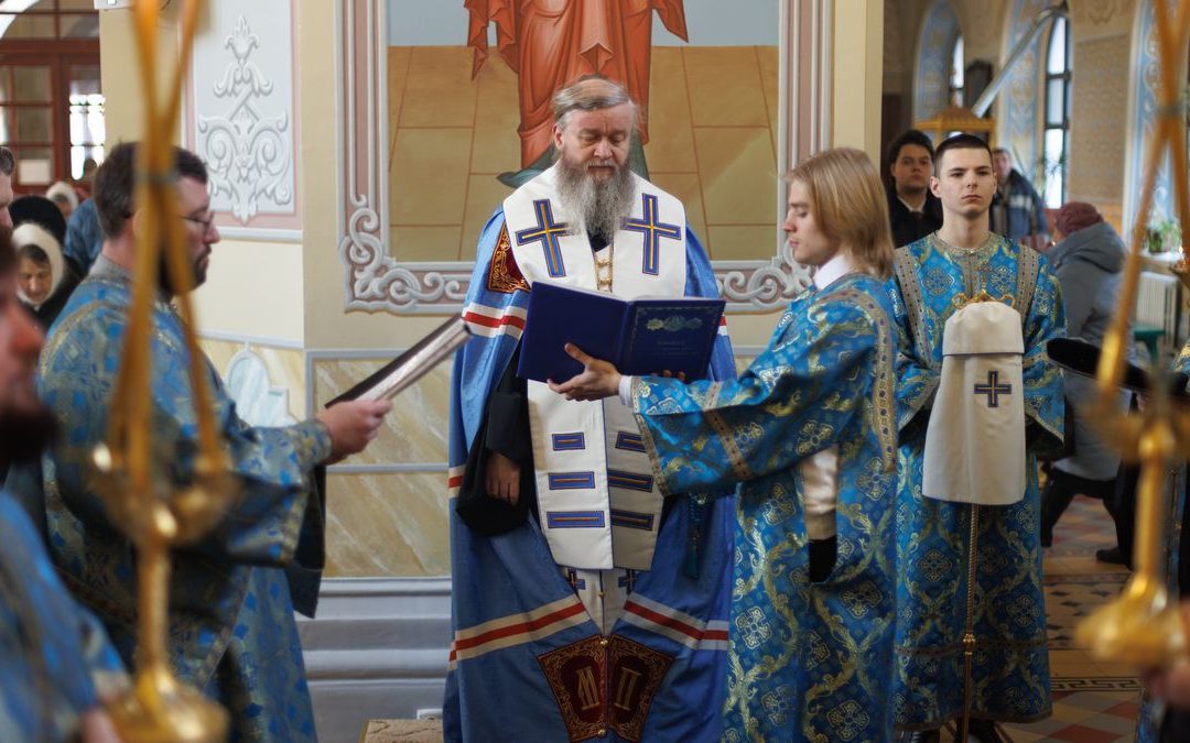 Луганск. Архипастырь совершил молебен с акафистом у Луганской иконы Божией Матери