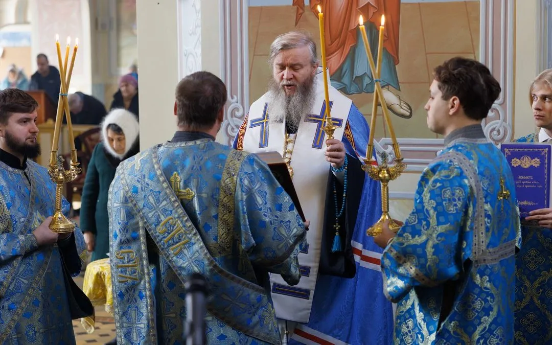 Луганск. Митрополит Пантелеимон совершил молебен с акафистом у Луганской иконы Божией Матери