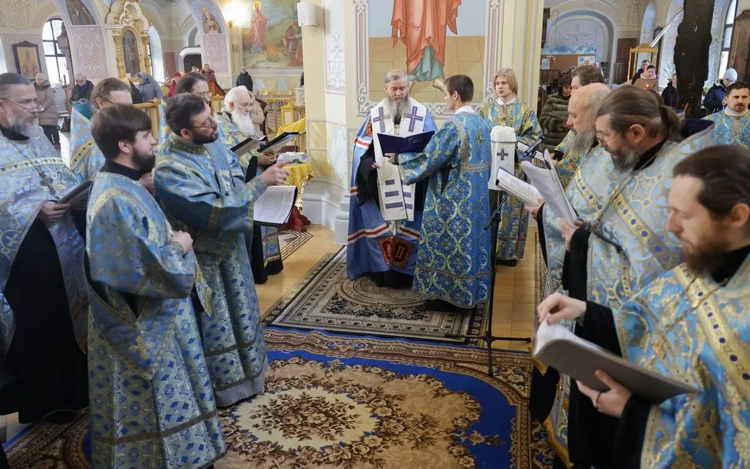 Луганск. Митрополит Пантелеимон совершил молебен с акафистом у Луганской иконы Божией Матери