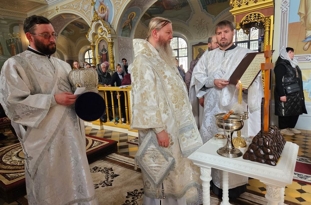 В родительскую поминальную субботу митрополит Пантелеимон совершил богослужение в кафедральном соборе
