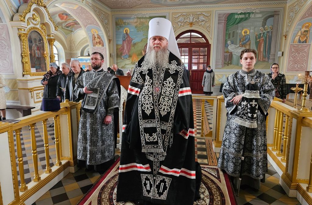 Луганск. Митрополит Пантелеимон совершил четвертое чинопоследование Пассии