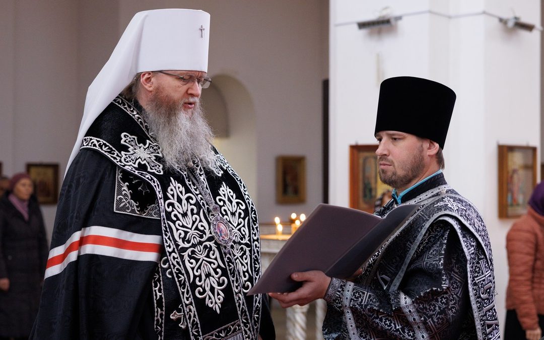 Луганск. Митрополит Пантелеимон совершил третье чинопоследование Пассии