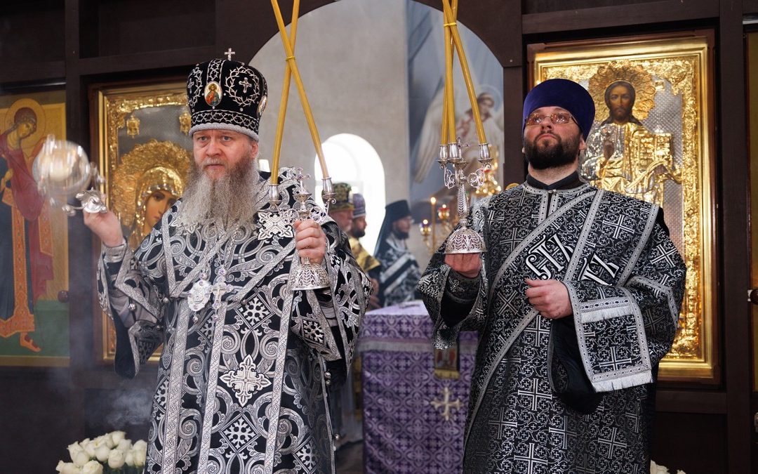 Луганск. Митрополит Пантелеимон совершил Литургию Преждеосвященных Даров в первом благочинническом округе