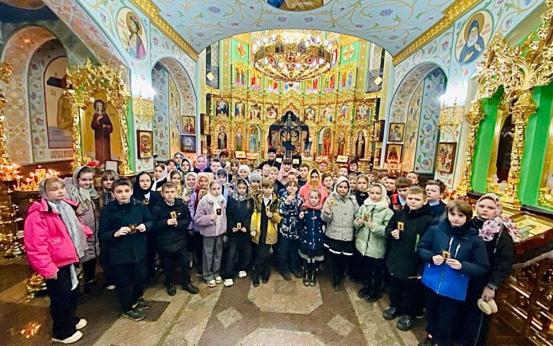 В храме святой блаженной Ксении Петербургской прошла встреча священнослужителя со школьниками