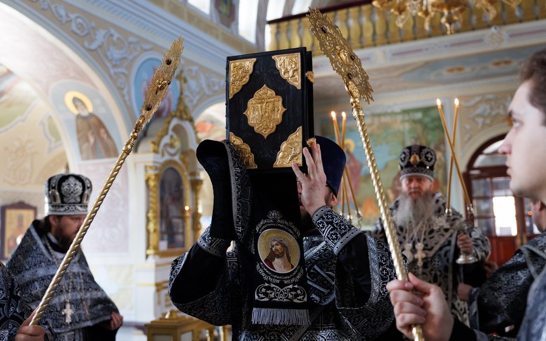 Митрополит Пантелеимон совершил Литургию Преждеосвященных Даров в кафедральном соборе