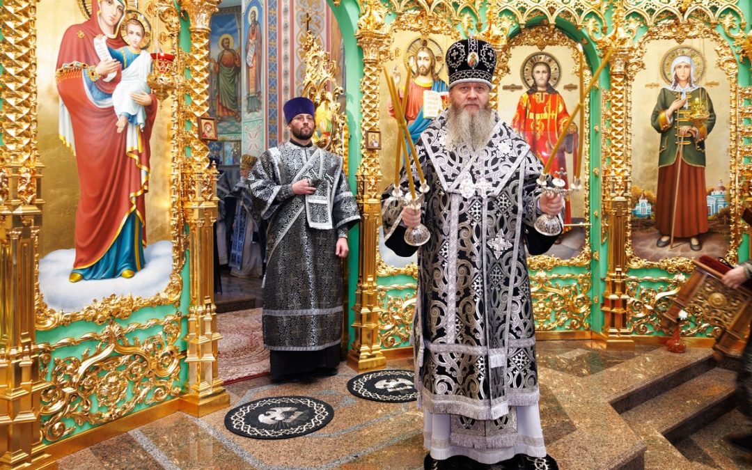 Луганск. Митрополит Пантелеимон возглавил соборное служение Литургии Преждеосвященных Даров во втором городском благочинии