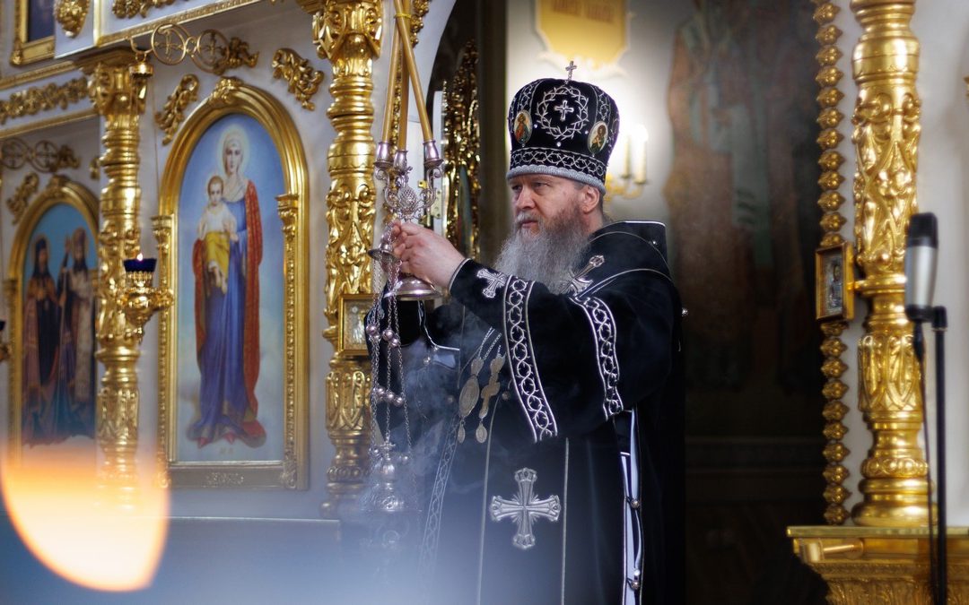 Луганск. В Великую Среду митрополит Пантелеимон совершил Литургию Преждеосвященных Даров