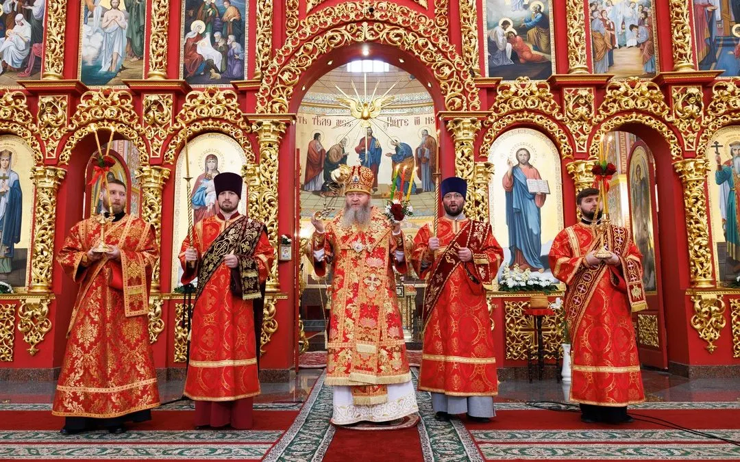 Луганск. Митрополит Пантелеимон совершил Пасхальную вечерню во Владимирском кафедральном соборе