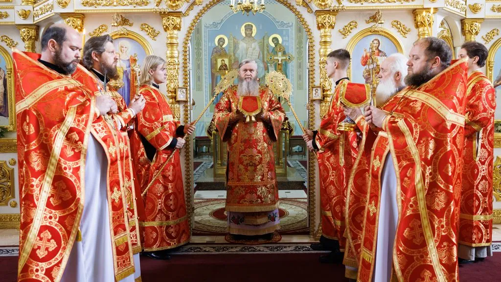 Луганск. Митрополит Пантелеимон совершил воскресное богослужение в кафедральном соборе