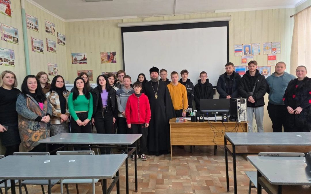 Священник провел миссионерскую встречу со студентами профессионального колледжа