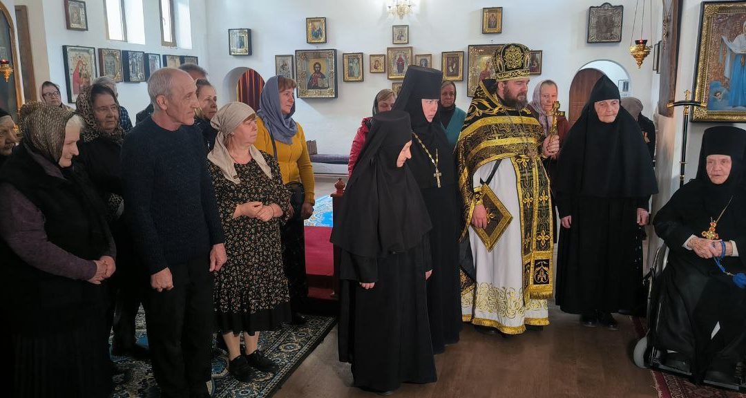 Красный Деркул. Игумения Антония (Рыбенцева) молитвенно встретила День рождения